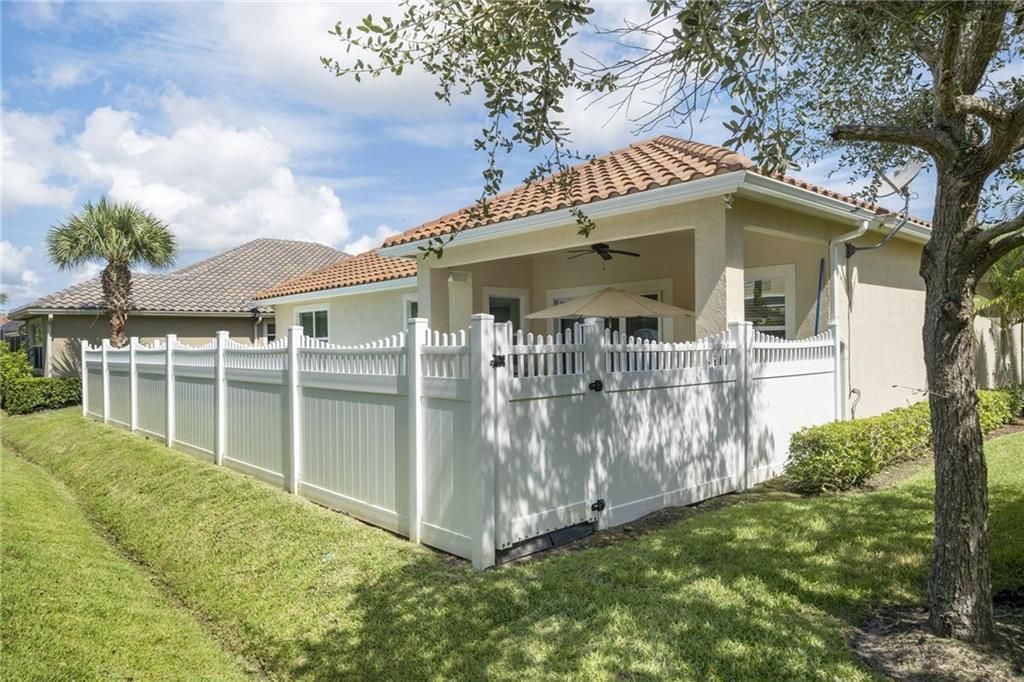 Recently Sold: $467,900 (3 beds, 2 baths, 2416 Square Feet)