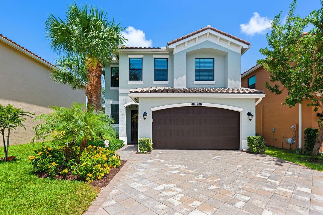 Recently Sold: $499,000 (3 beds, 2 baths, 1972 Square Feet)