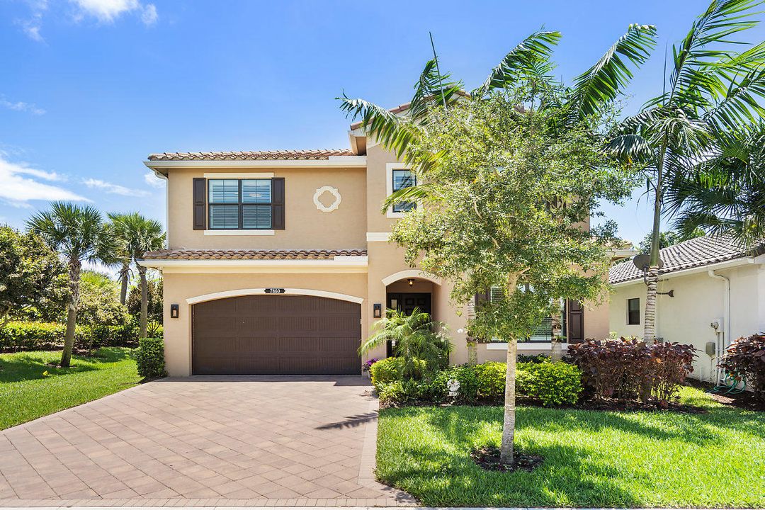 Recently Sold: $614,000 (4 beds, 3 baths, 2656 Square Feet)