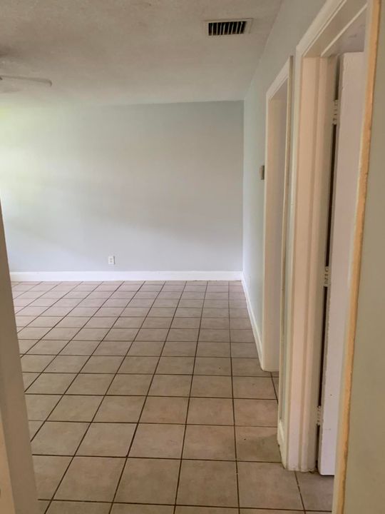 Recently Rented: $1,200 (2 beds, 1 baths, 800 Square Feet)