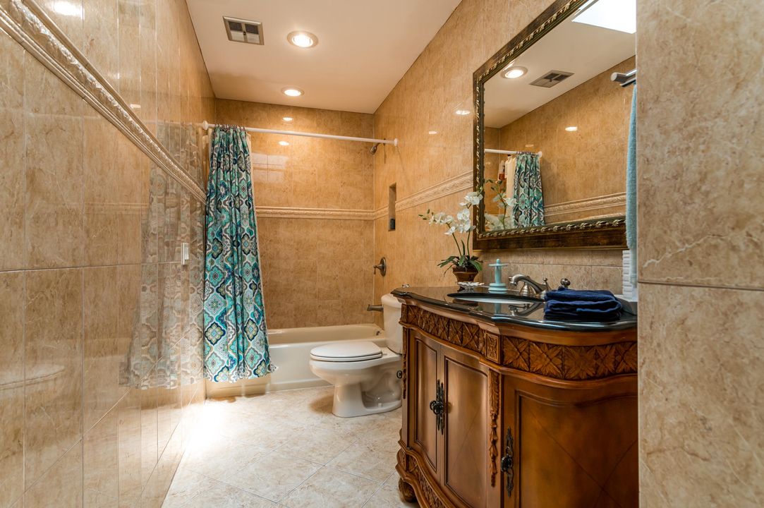 最近售出: $740,000 (5 贝兹, 3 浴室, 3459 平方英尺)