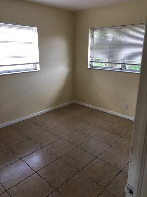 Recently Rented: $1,075 (1 beds, 1 baths, 500 Square Feet)