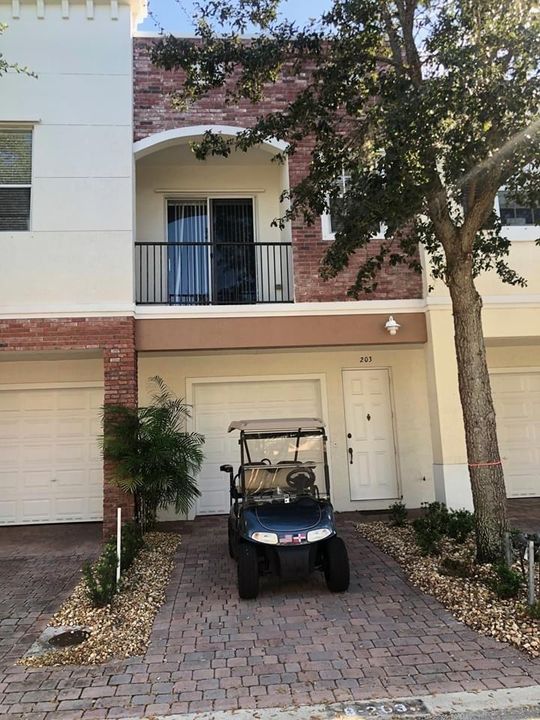 Recently Rented: $1,575 (2 beds, 2 baths, 1209 Square Feet)