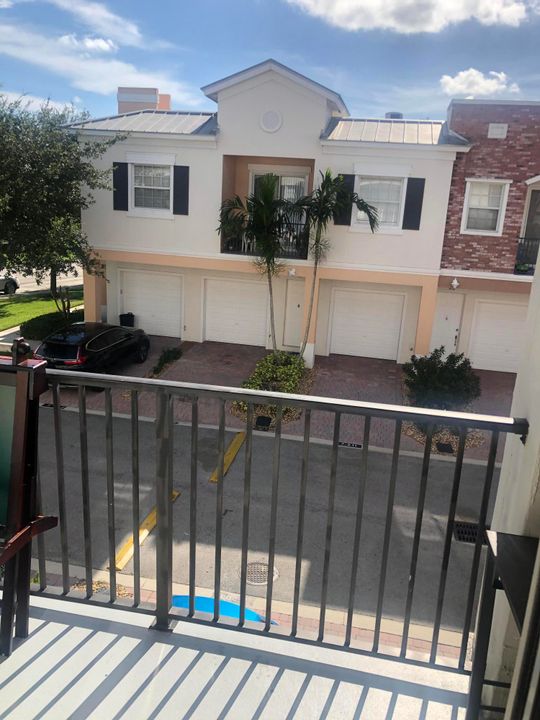 Recently Rented: $1,575 (2 beds, 2 baths, 1209 Square Feet)