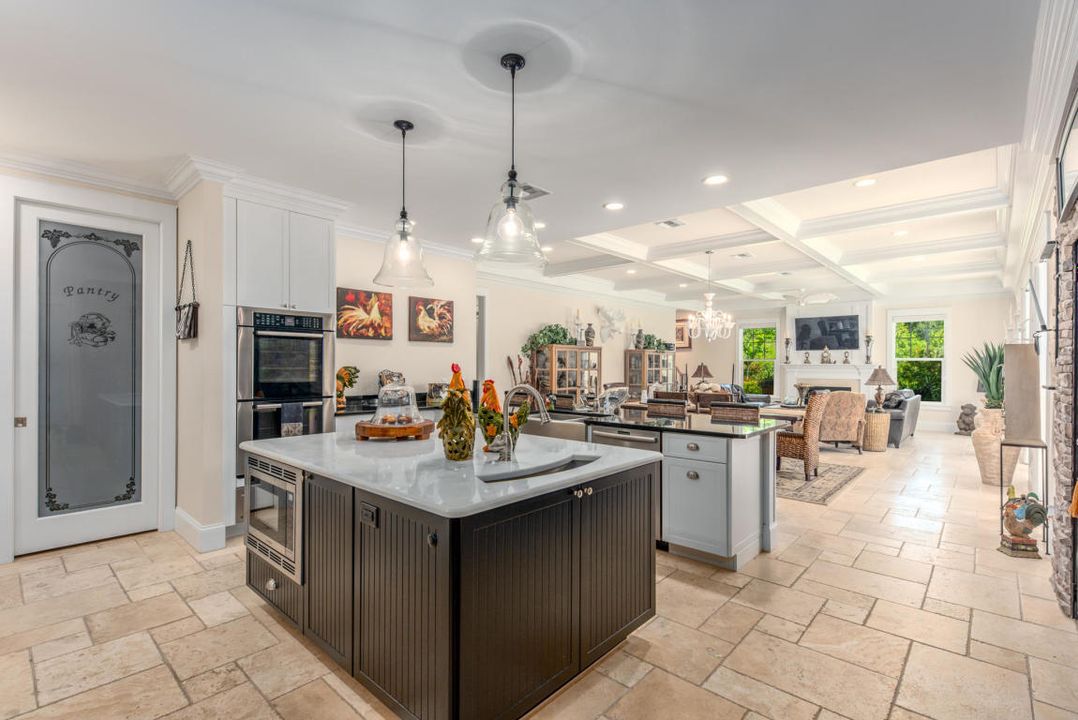 Recently Sold: $950,000 (5 beds, 6 baths, 6177 Square Feet)
