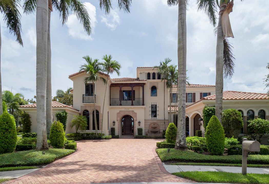Recently Sold: $2,995,000 (6 beds, 6 baths, 7603 Square Feet)