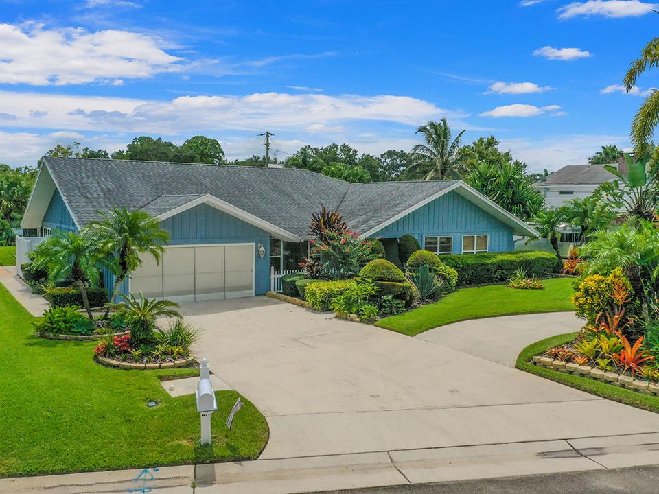 Recently Sold: $850,000 (4 beds, 2 baths, 2020 Square Feet)