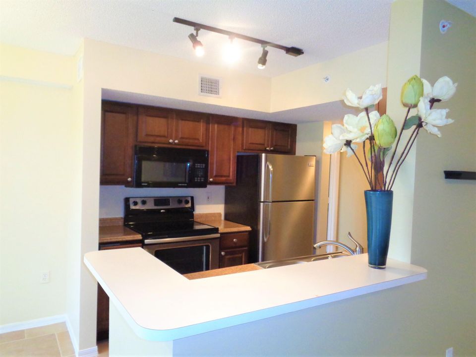 Recently Rented: $1,150 (1 beds, 1 baths, 815 Square Feet)