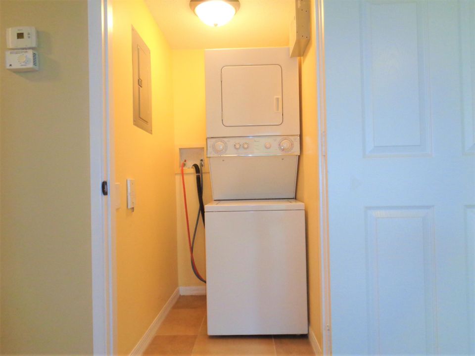 Recently Rented: $1,150 (1 beds, 1 baths, 815 Square Feet)