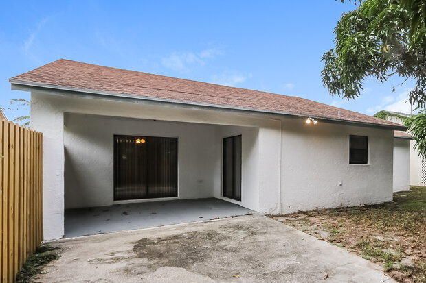 Recently Rented: $1,825 (3 beds, 2 baths, 1742 Square Feet)