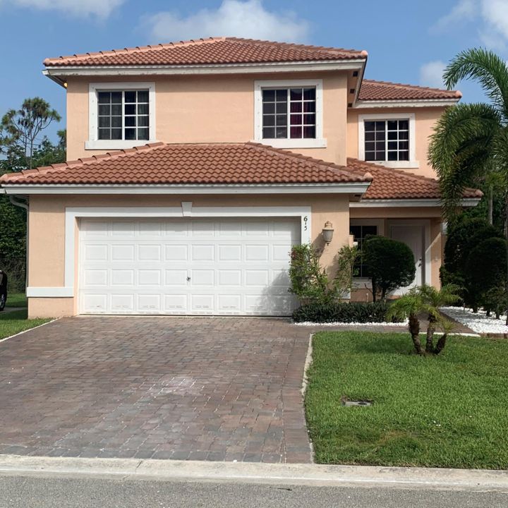 Recently Sold: $335,000 (4 beds, 2 baths, 2296 Square Feet)