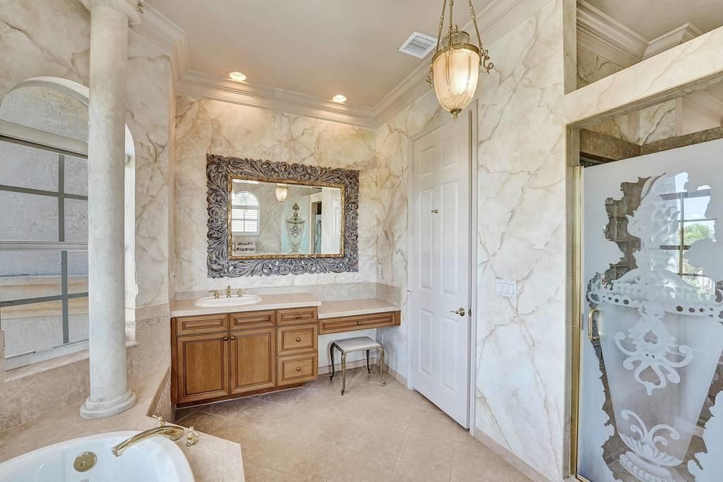 最近售出: $625,000 (5 贝兹, 4 浴室, 3366 平方英尺)