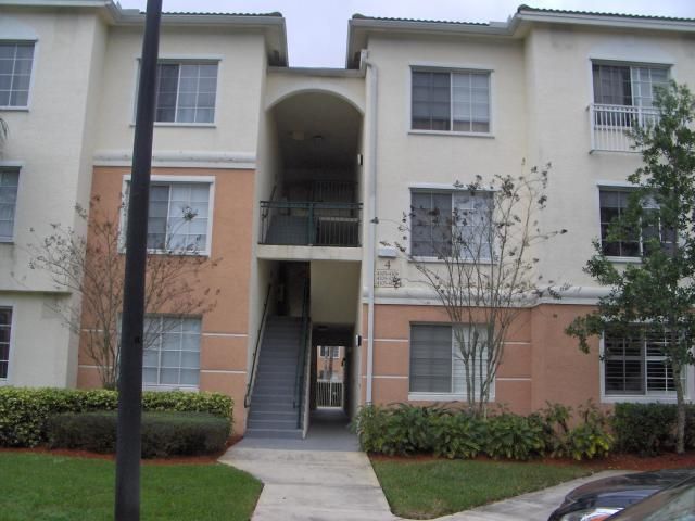 Recently Sold: $199,000 (2 beds, 2 baths, 1087 Square Feet)