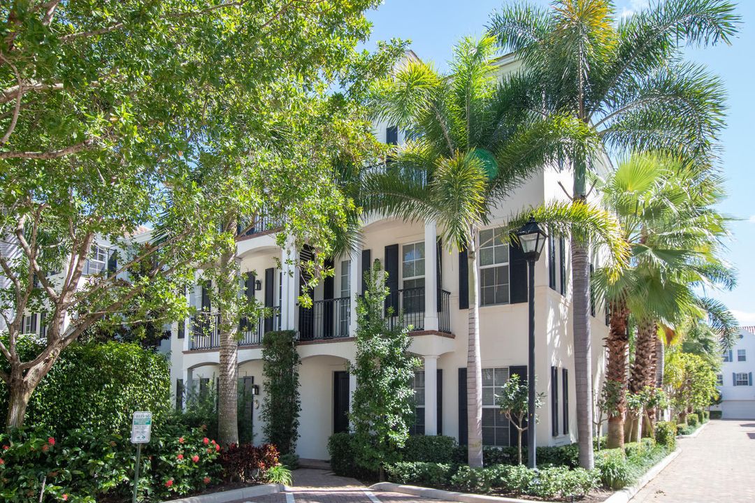 Recently Rented: $8,000 (3 beds, 3 baths, 2140 Square Feet)