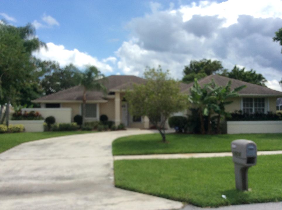 Recently Rented: $5,500 (3 beds, 2 baths, 2118 Square Feet)