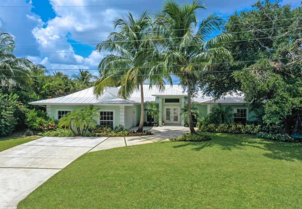 Recently Sold: $2,850,000 (4 beds, 3 baths, 2988 Square Feet)