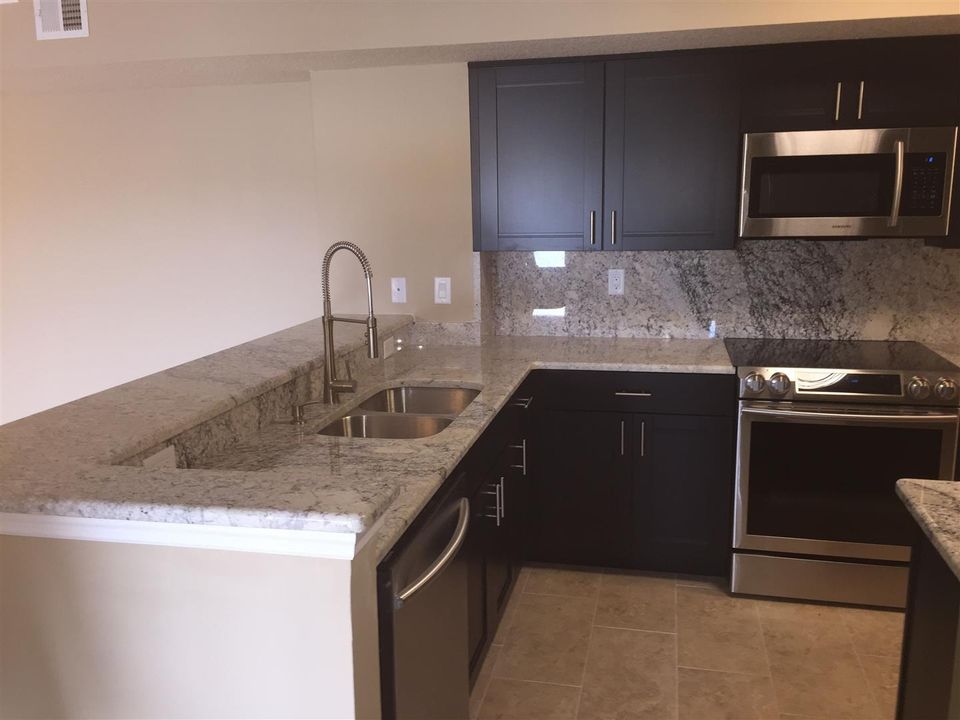 Recently Sold: $159,999 (2 beds, 1 baths, 1079 Square Feet)