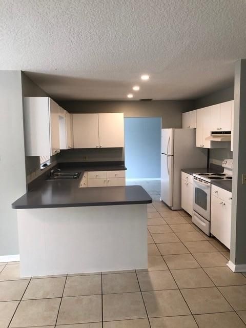 Recently Sold: $2,700 (4 beds, 2 baths, 1646 Square Feet)