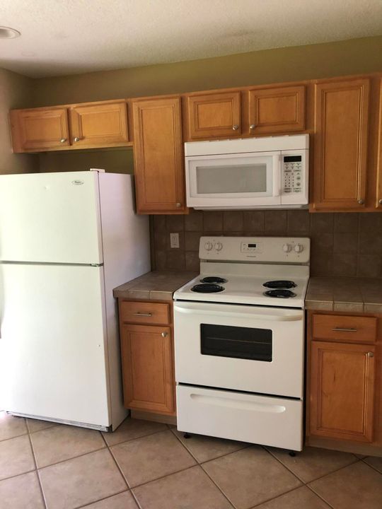 Recently Rented: $1,700 (2 beds, 2 baths, 1286 Square Feet)