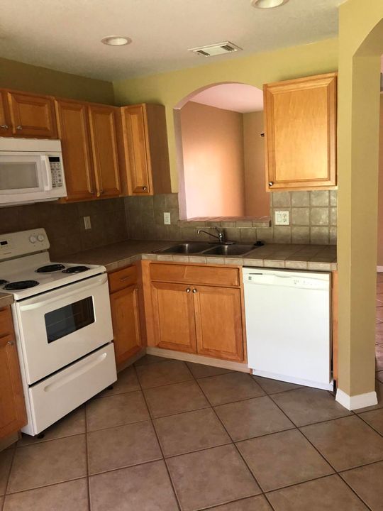 Recently Rented: $1,700 (2 beds, 2 baths, 1286 Square Feet)