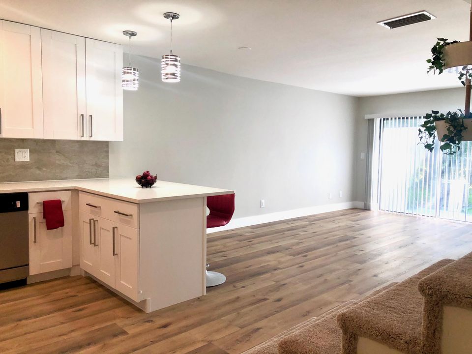 Recently Sold: $297,500 (3 beds, 2 baths, 1412 Square Feet)