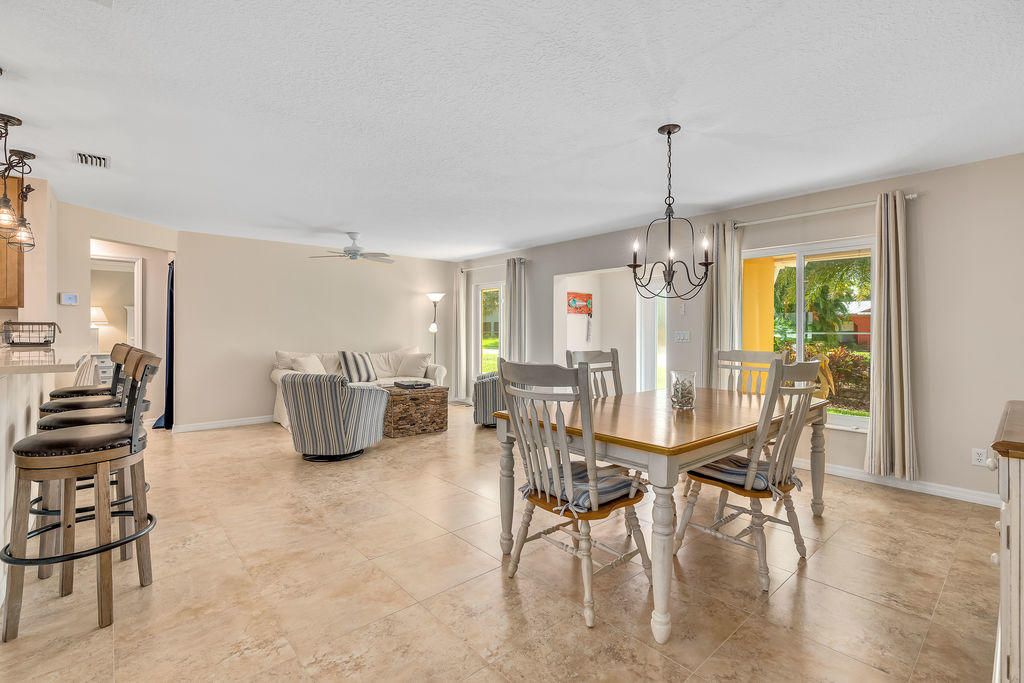 Recently Sold: $600,000 (2 beds, 2 baths, 2601 Square Feet)