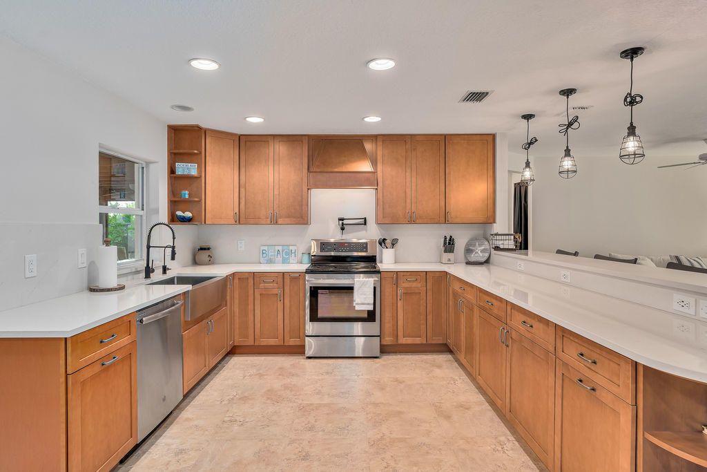 Recently Sold: $600,000 (2 beds, 2 baths, 2601 Square Feet)
