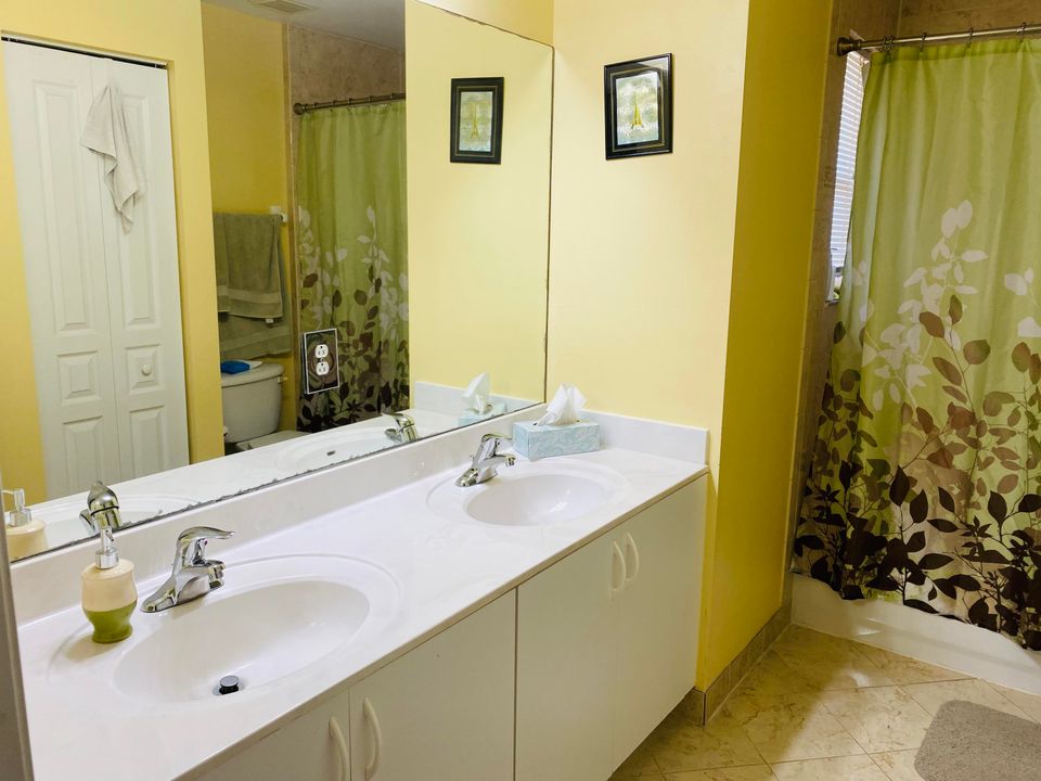 Недавно арендовано: $2,500 (4 спален, 2 ванн, 2470 Квадратных фут)