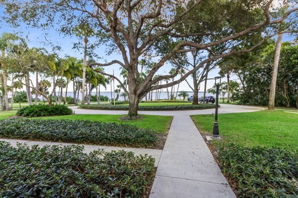 Recently Sold: $968,000 (3 beds, 3 baths, 3038 Square Feet)