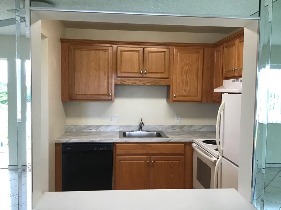 Recently Rented: $850 (1 beds, 1 baths, 642 Square Feet)