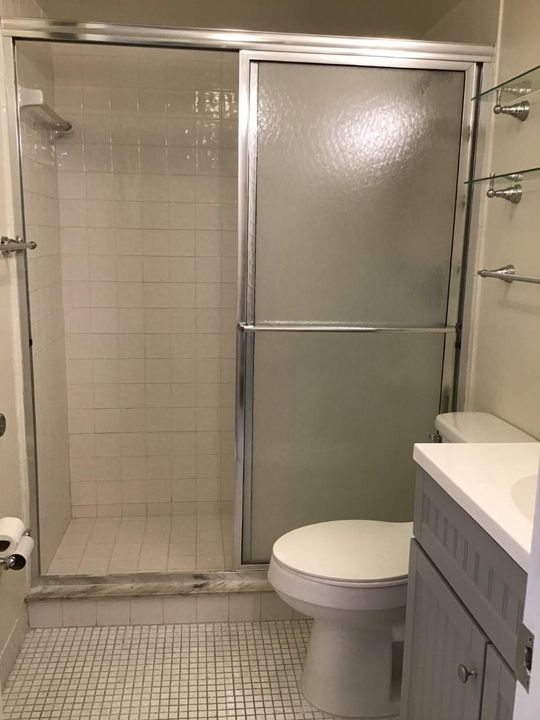 最近租的: $850 (1 贝兹, 1 浴室, 642 平方英尺)