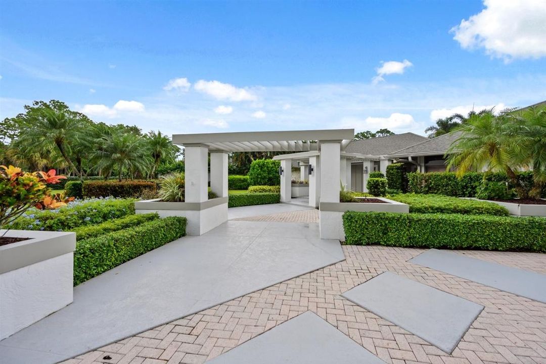 Recently Sold: $695,000 (4 beds, 3 baths, 3804 Square Feet)