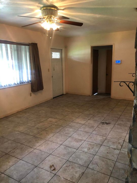 Recently Sold: $289,900 (3 beds, 1 baths, 1237 Square Feet)