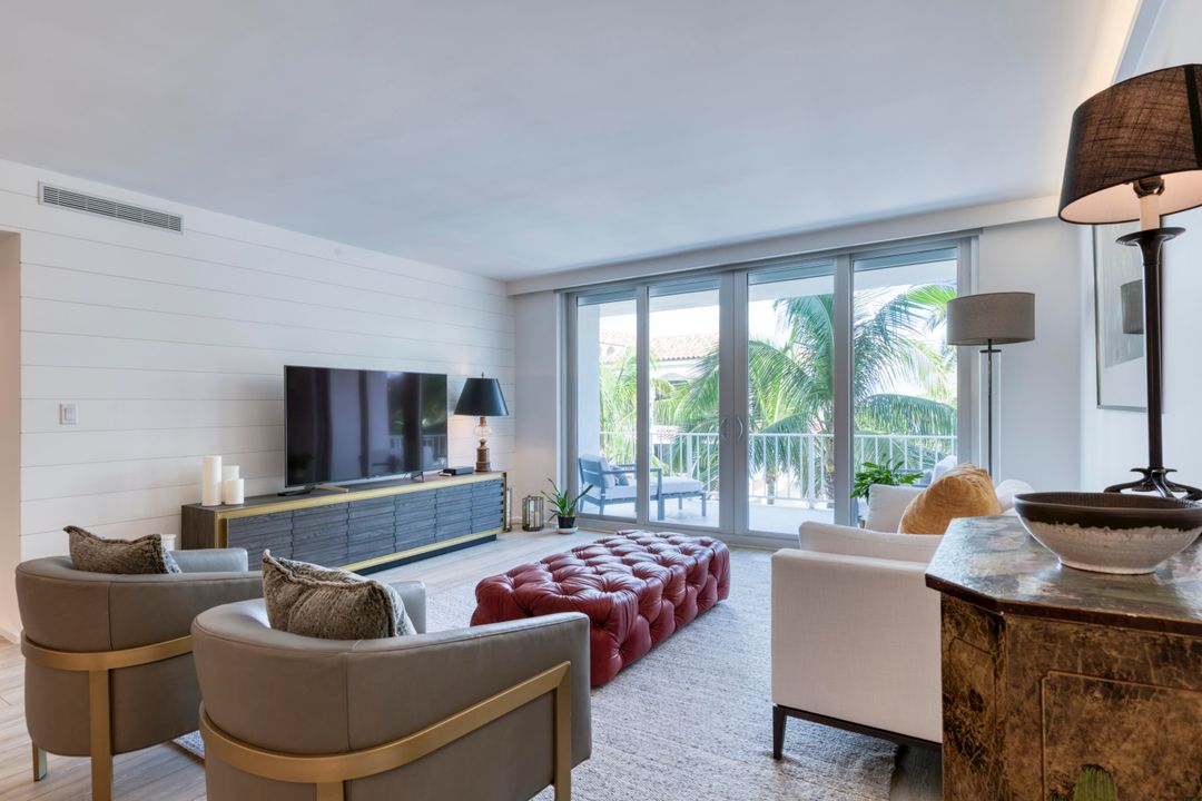 最近租的: $25,000 (2 贝兹, 2 浴室, 1888 平方英尺)