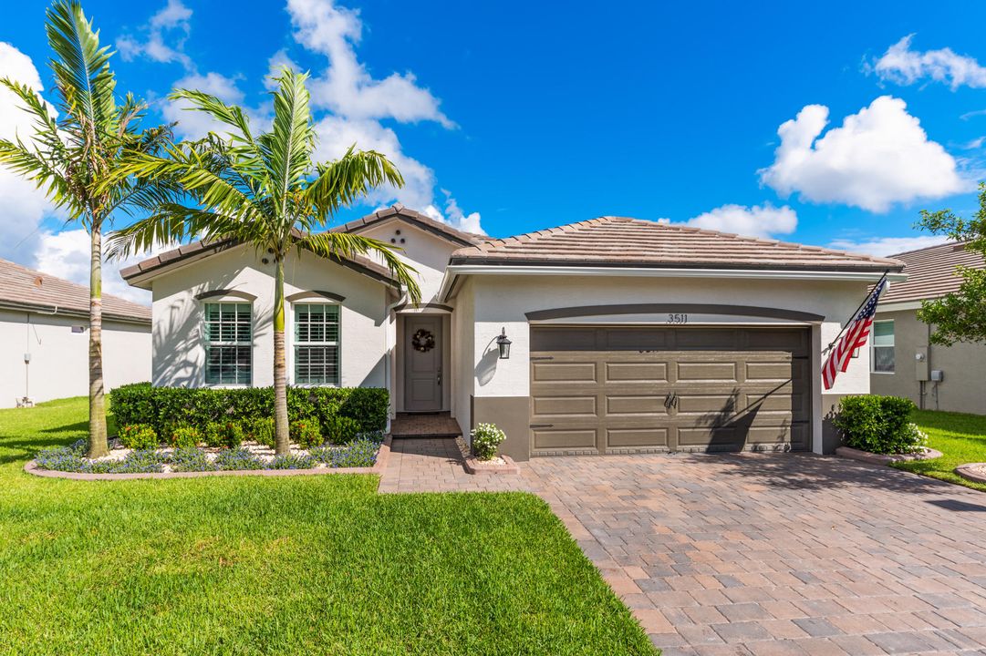 Recently Sold: $429,900 (3 beds, 2 baths, 1636 Square Feet)