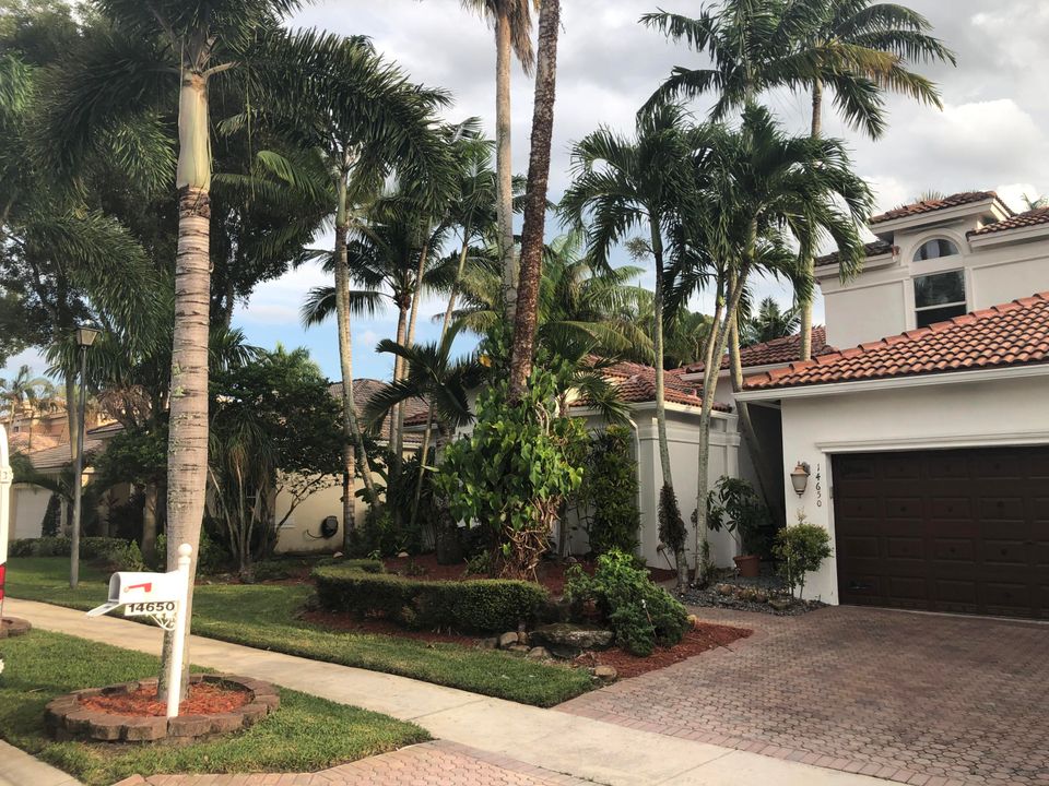 Recently Sold: $589,000 (3 beds, 2 baths, 3526 Square Feet)