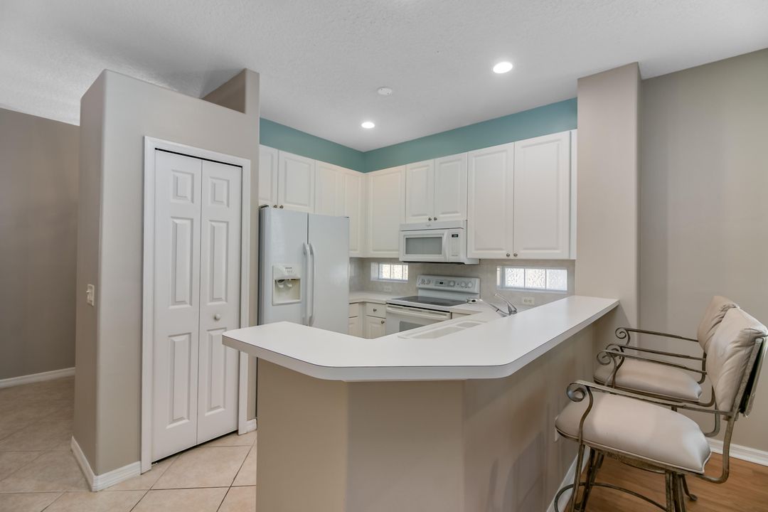 Recently Sold: $300,000 (2 beds, 2 baths, 1330 Square Feet)