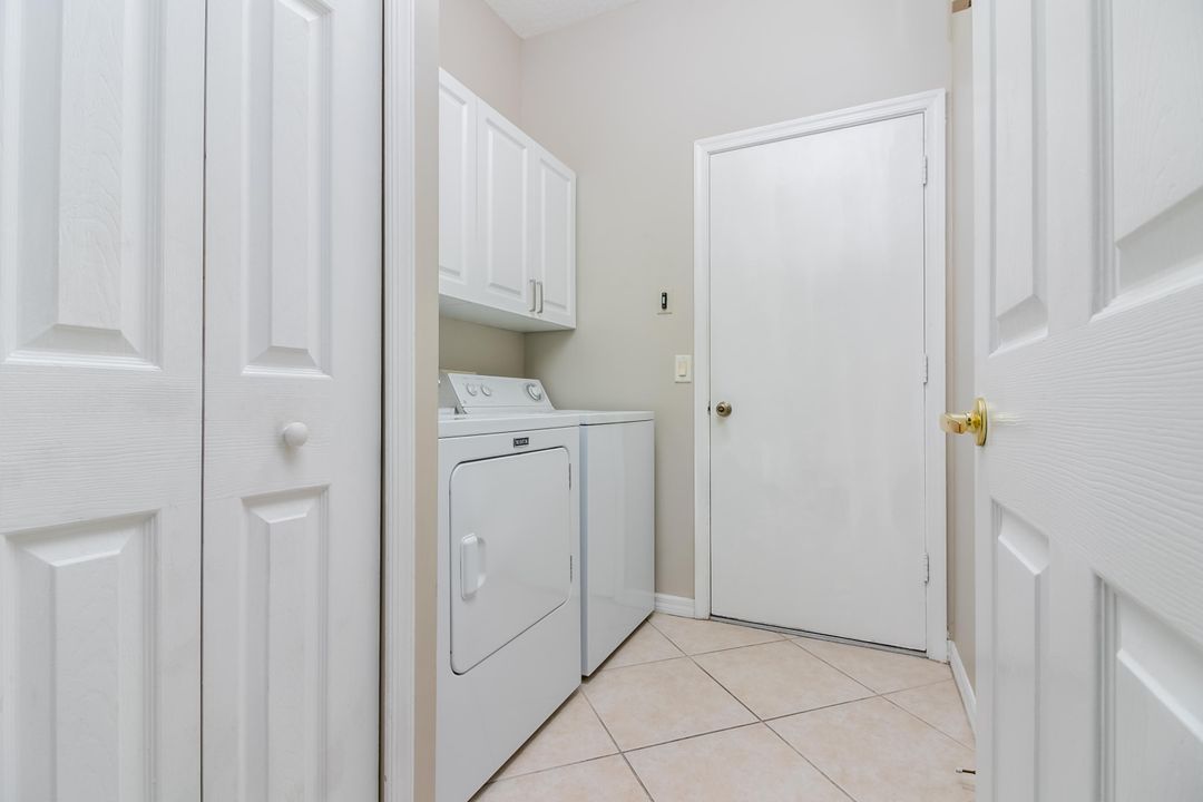 Recently Sold: $300,000 (2 beds, 2 baths, 1330 Square Feet)