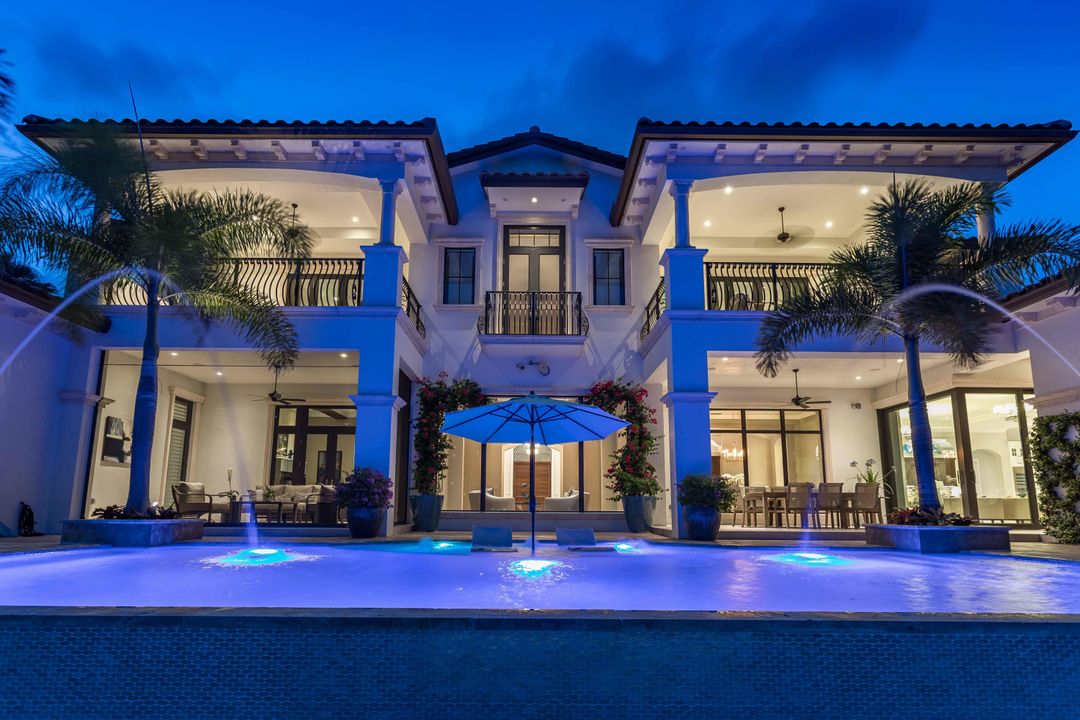 Recently Sold: $6,295,000 (5 beds, 6 baths, 8124 Square Feet)