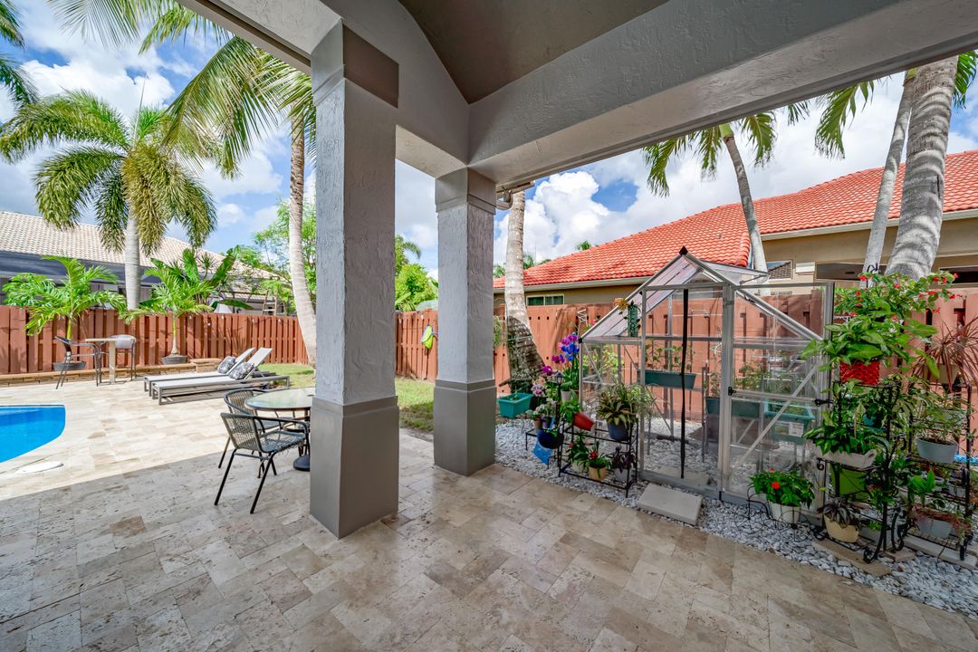 Recently Sold: $720,000 (4 beds, 3 baths, 2491 Square Feet)