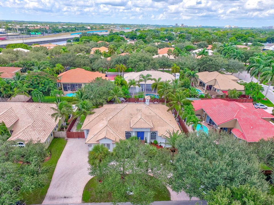Recently Sold: $720,000 (4 beds, 3 baths, 2491 Square Feet)