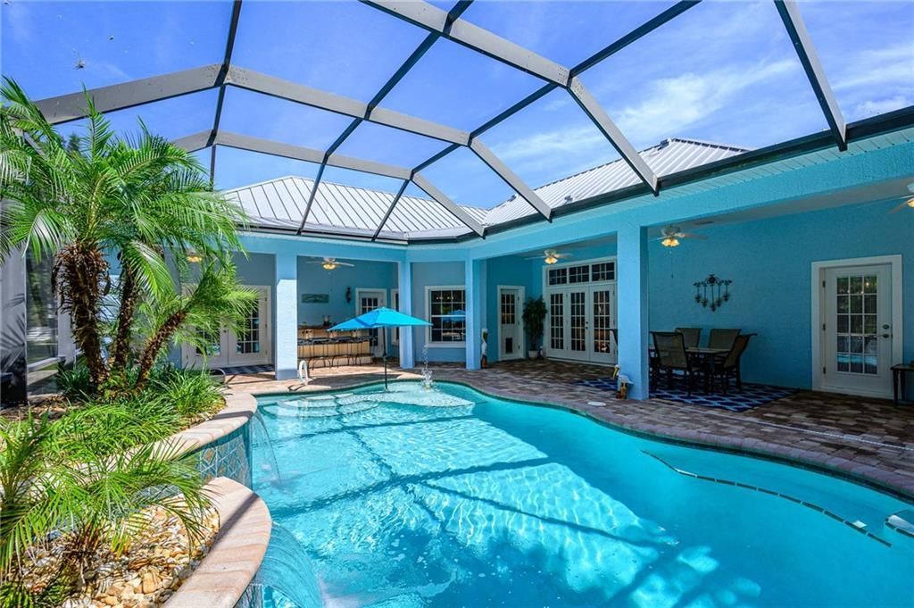 Recently Sold: $899,000 (5 beds, 4 baths, 3777 Square Feet)