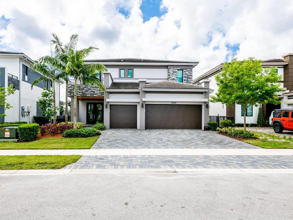 Recently Sold: $798,000 (5 beds, 4 baths, 3655 Square Feet)
