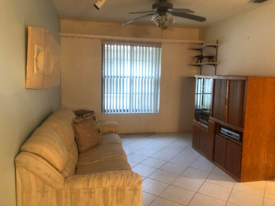 Vendido Recientemente: $189,950 (3 camas, 2 baños, 1469 Pies cuadrados)