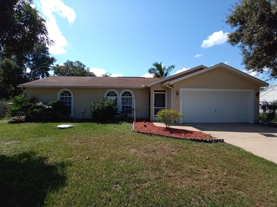 Recently Rented: $1,425 (3 beds, 2 baths, 1135 Square Feet)