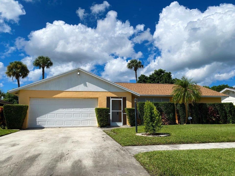 Recently Sold: $310,000 (4 beds, 2 baths, 1640 Square Feet)