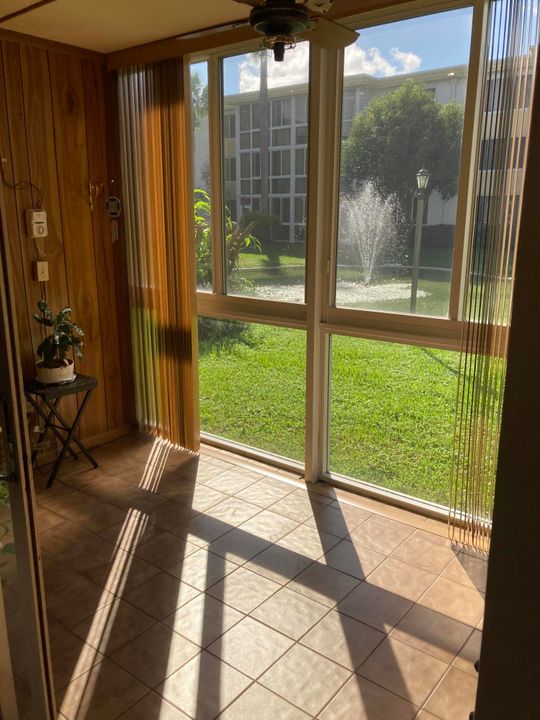 Vendido Recientemente: $79,000 (2 camas, 2 baños, 1090 Pies cuadrados)