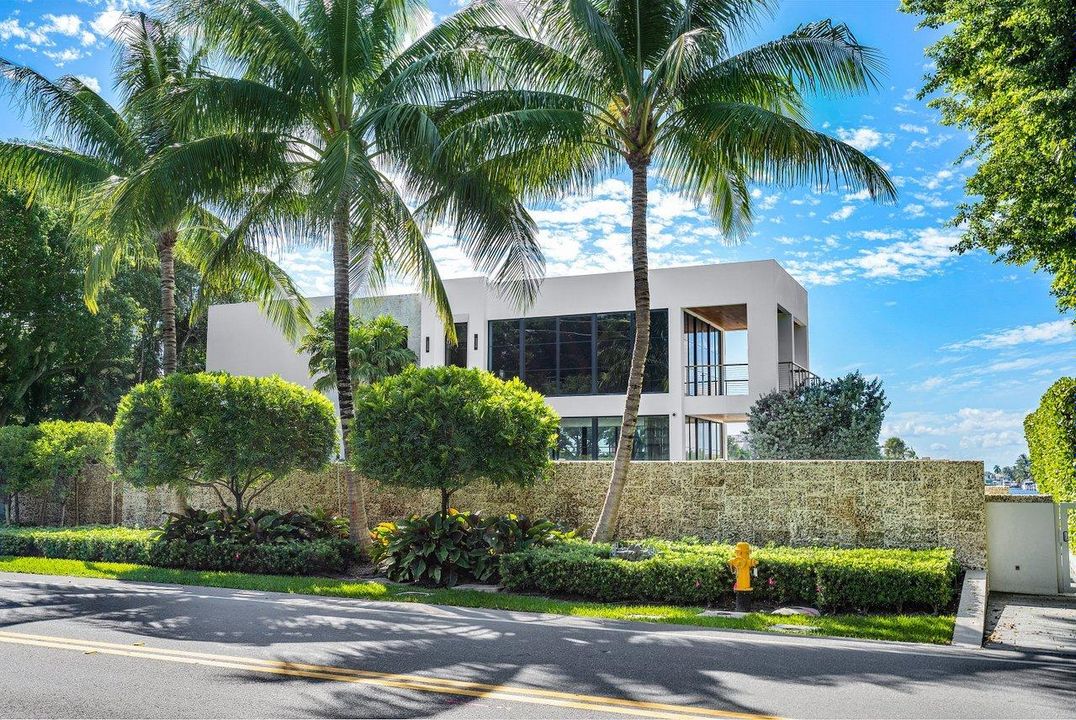 Recently Sold: $26,995,000 (7 beds, 9 baths, 12517 Square Feet)