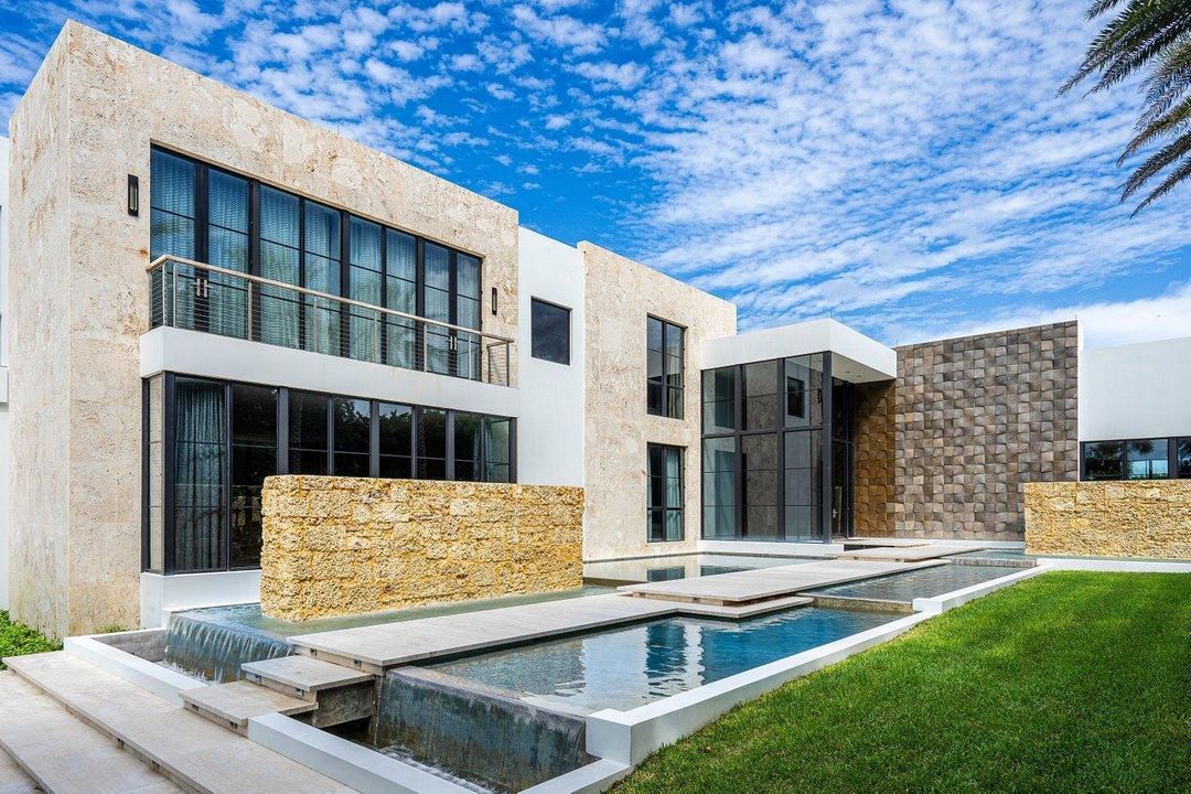 Vendido Recientemente: $26,995,000 (7 camas, 9 baños, 12517 Pies cuadrados)