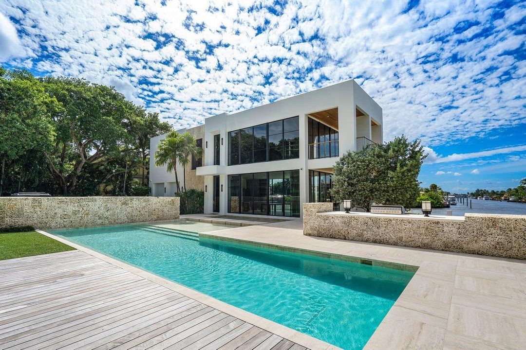 Vendido Recientemente: $26,995,000 (7 camas, 9 baños, 12517 Pies cuadrados)